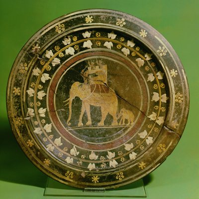 Schale mit Darstellung eines im Krieg gegen die Karthager eingesetzten Elefanten (Keramik) von Etruscan